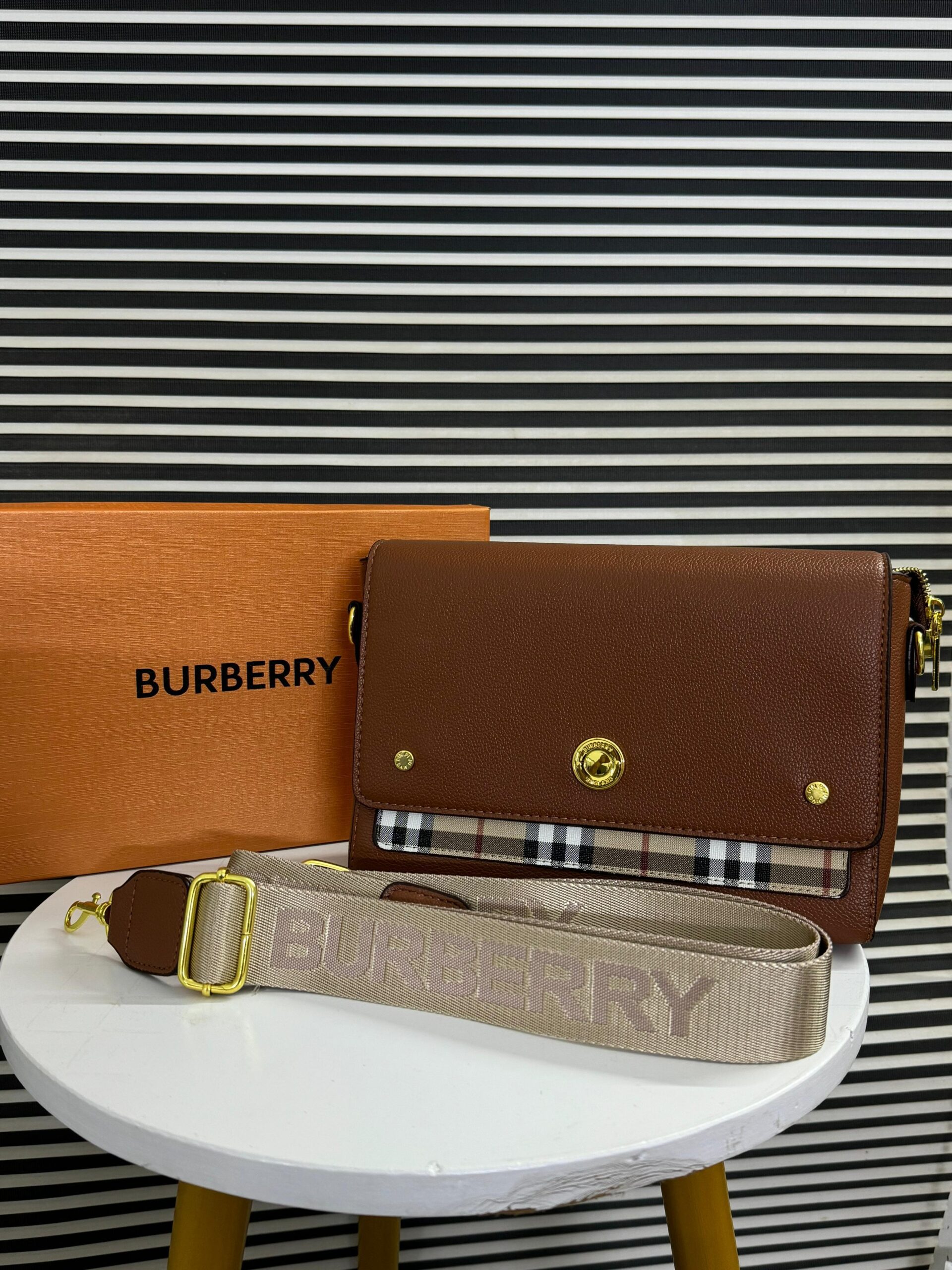 Burberry box bag sale